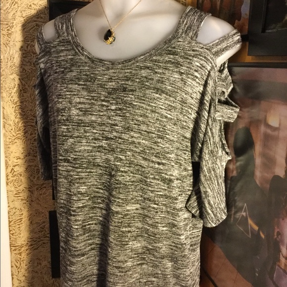 EUC Lynn Ryan 1X cut out sleeve gray sweat… - Picture 2 of 4